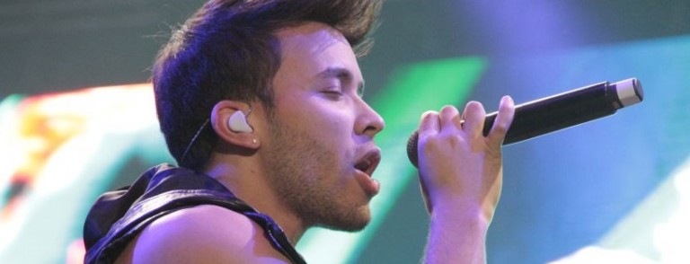 Carnaval de Iquique: Prince Royce regaló rosas, música y simpatía