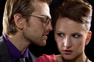 ¿Tu pareja te manipula? Averígualo acá