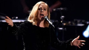 Adele se luce apoyando a Bruselas