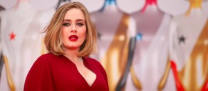 ¡Hackearon a Adele y le robaron fotos familiares!