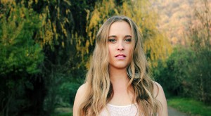 #AlertaDeEstreno ¡Revisa el nuevo videoclip de Consuelo Schuster!