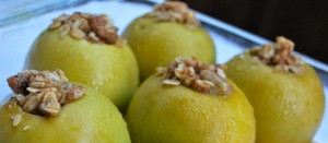 Antojo dulce: manzanas rellenas con frutos secos
