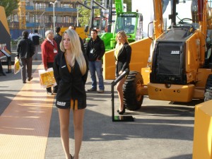 Polémica por promotoras en Expomin
