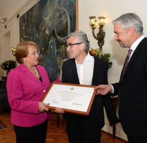 Jorge González, premiado en La Moneda