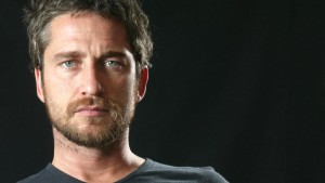 ¿Gerard Butler golpea a periodista?