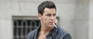 ¿Qué onda Mario Casas? Mira el radical cambio de look del actor