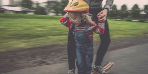 Estudio revela que los niños pasan menos tiempo al aire libre que los presos