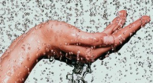 Famosos Celebran el Día del Agua