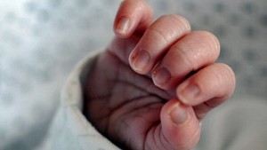 Bebé de 18 días fue vendido por sus padres para comprar un iPhone