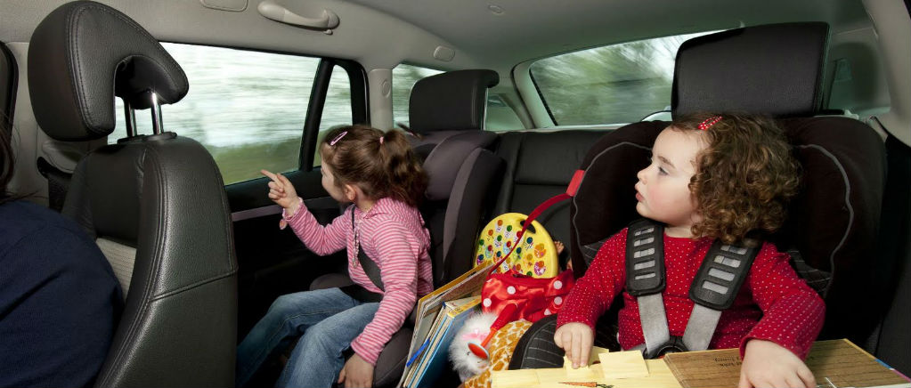 Así son las nuevas exigencias para trasladar niños y niñas en autos