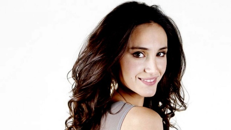 Isidora Urrejola se atrevió con sesión de cuerpos pintados a sus ocho meses de embarazo