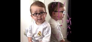 ¡La mejor respuesta! Niño rayó con labial el espejo y esto dijo cuando lo pillaron