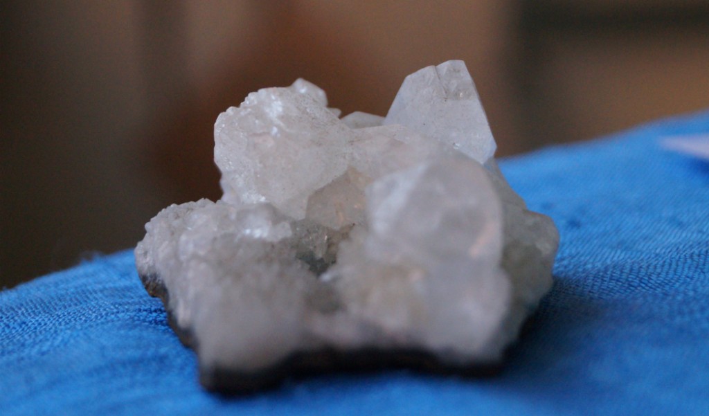 APOFILITA (TRANSPARENTE). Meditar con esta piedra te lleva a una conexión con tu ser esencial o superior.