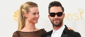 ¡Queda poquito! Esposa de Adam Levine comparte tiernas fotos de su embarazo