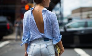 The backward shirt: La moda de usar la camisa al revés