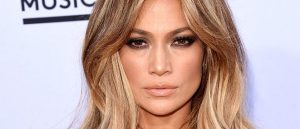 ¿Quién es el guapo hombre que acompaña a Jennifer López?