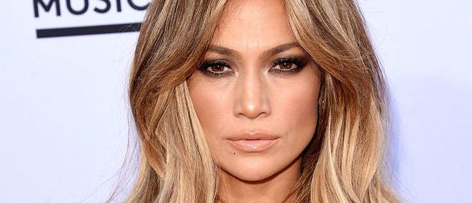 ¿Quién es el guapo hombre que acompaña a Jennifer López?