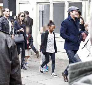 Aparecen fotos Angelina Jolie sana y con su familia