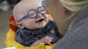 ¡Para morir de amor! Así fue la reacción de un bebé al ver a su mamá por primera vez