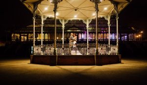 ¡Emocionante! Ella rapó su cabeza en pleno matrimonio por una razón muy especial