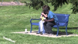 Robaron celulares y se llevaron una lección muy particular