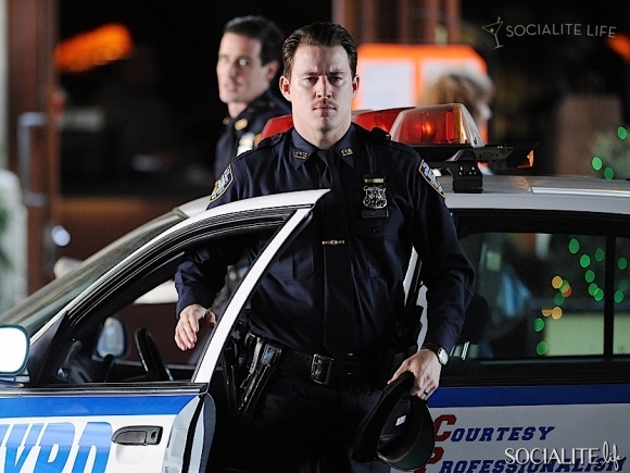 channing-tatum-cop-uniform-photos-04262010-08-580x435