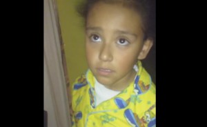 ¡Esta niña sí que sabe de sobornos! Mira cómo convenció a su hermano de que no la acusara