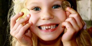 Mira la ingeniosa y perfecta forma en la que un papá le sacó el diente a su hija