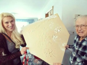 Hombre descubrió mensaje de amor que su esposa fallecida le escribió ¡hace 51 años!