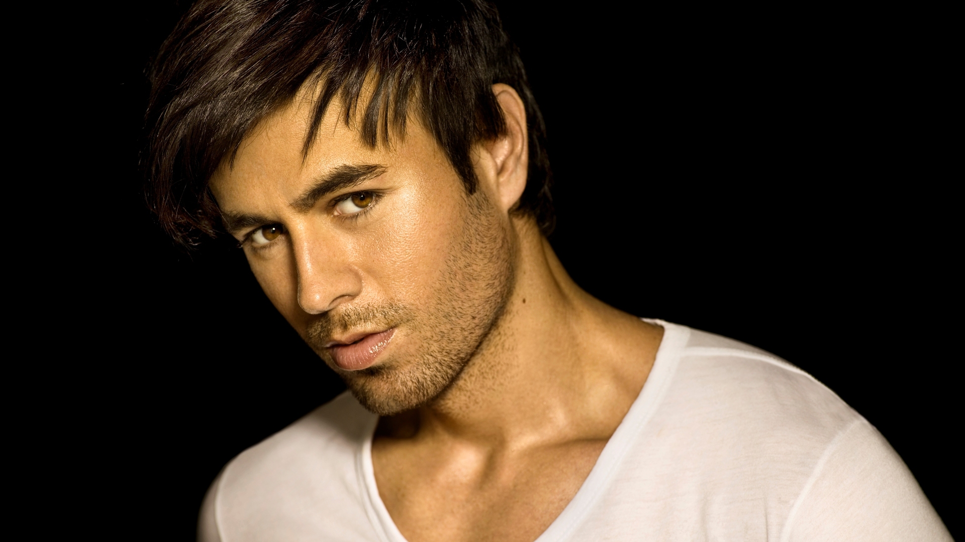 Enrique Iglesias confiesa que se deprimió tras accidente con un dron