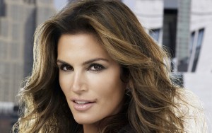 Cindy Crawford saca pica en bikini a los 50 años