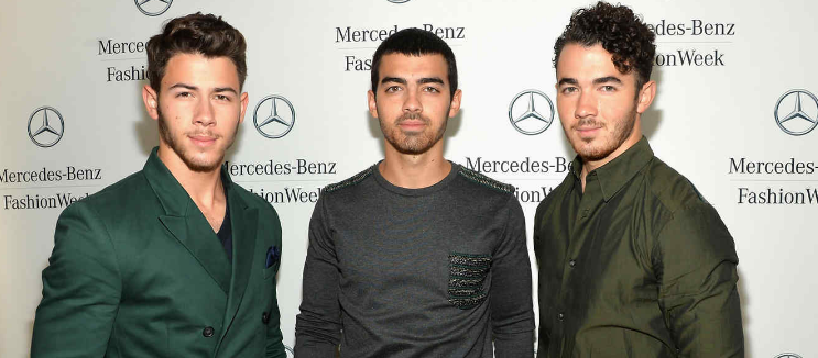 Con creativa foto, ex integrante de Jonas Brothers anunció que será papá