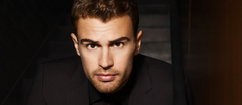 Mino del Día: Theo James