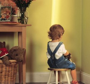 ¡Insólito! Papás abandonan a su hijo en el bosque como castigo