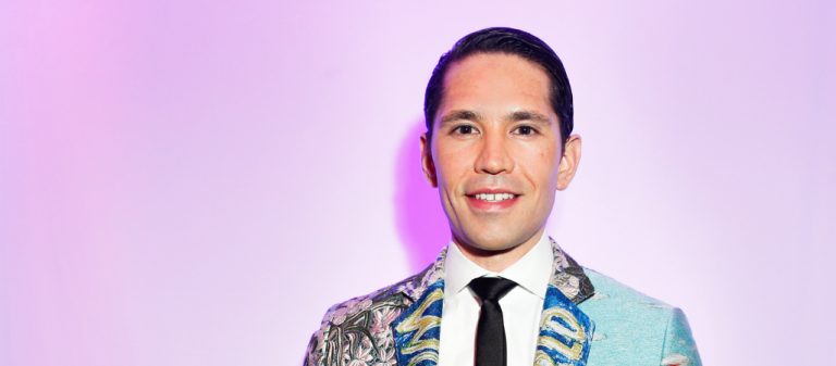 Di Mondo se la juega con look inspirado en las elecciones presidenciales de Estados Unidos