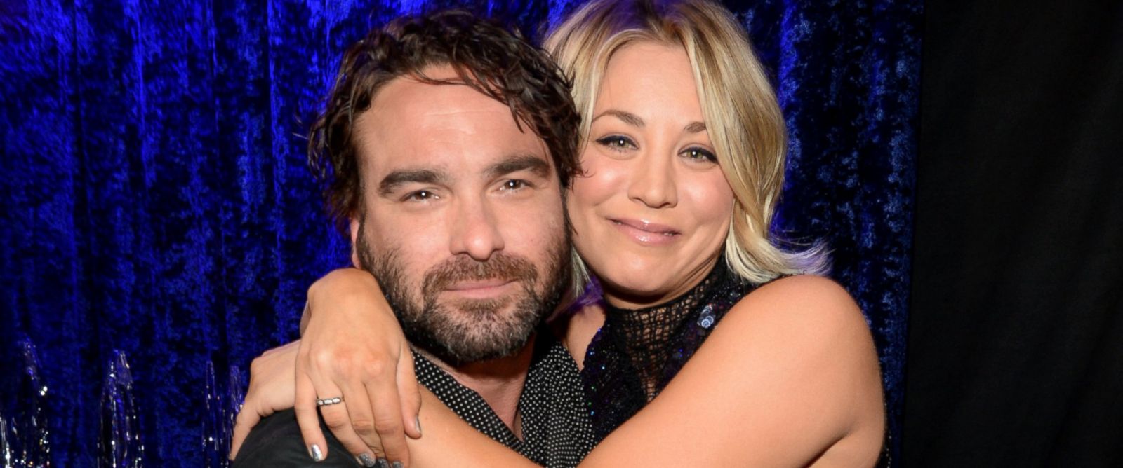 GTY_johnny_galecki_kaley_cuoco_jt_160107_12x5_1600