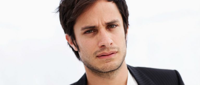 Mira el gran cambio de Gael García Bernal en "Neruda"