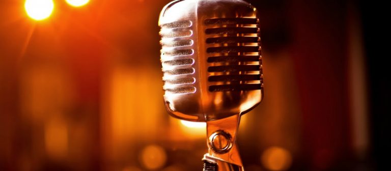 Balean automóvil donde se trasladaba cantante nacional