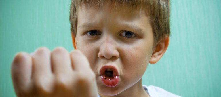 ¿Cómo controlar las rabietas de los niños?