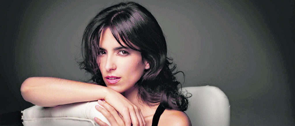 Paz Bascuñán se luce con cambio de look para nueva teleserie — FMDOS