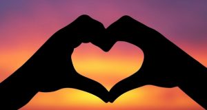 Ex chica de la serie "BKN" celebró sus 2 años de casada con tierna foto