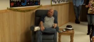 Emocionante reencuentro entre un padre y su hijo soldado en su cumpleaños