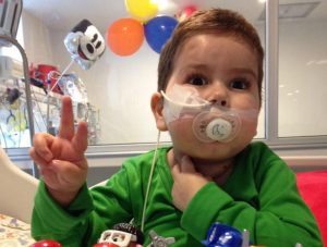 ¡Injusto! Los papás de León Smith deben 300 millones de pesos