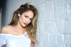 ¿Qué cantante le regaló un par de zapatos a Jennifer Lopez?