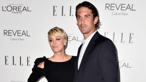 ¿Kaley Cuoco paga entrenador de su ex?