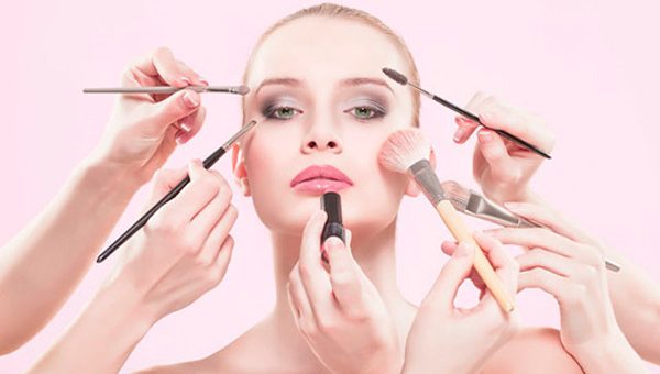 ¡Sin una gota de maquillaje! Famosa cantante sigue con la tendencia al natural