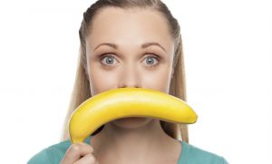 ¿Por qué en China prohibieron comer plátano de forma sexy?