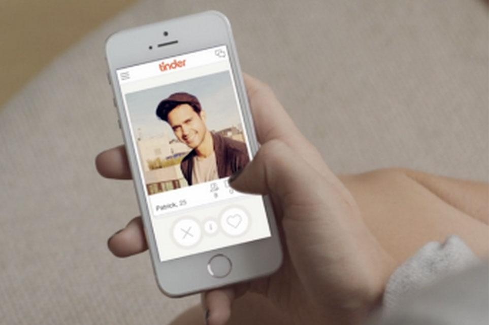 Él la eliminó de Tinder y ella empapeló toda la ciudad buscándolo