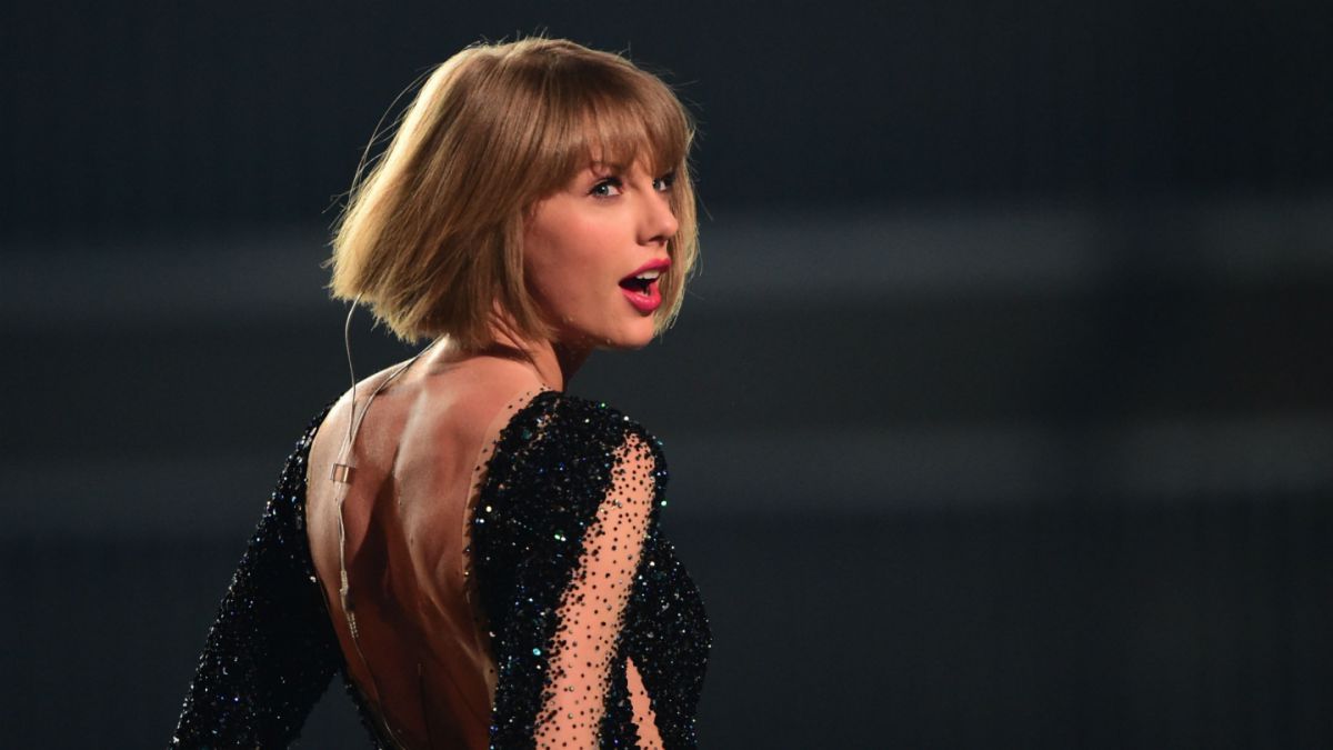 ¡Todo calza! Mira las jugadas fotos del nuevo novio de Taylor Swift
