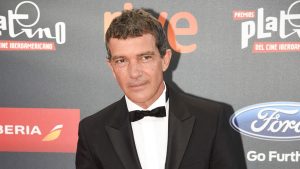 Antonio Banderas anunció que superó el Covid-19 con llamativa imagen